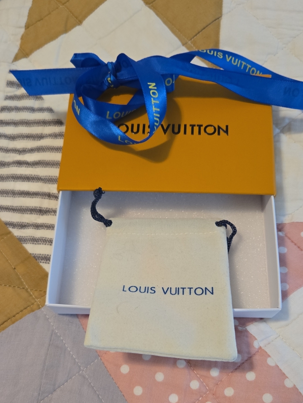 Louis Vuitton Blue Ribbon and Beige Drawstring Pouch Set